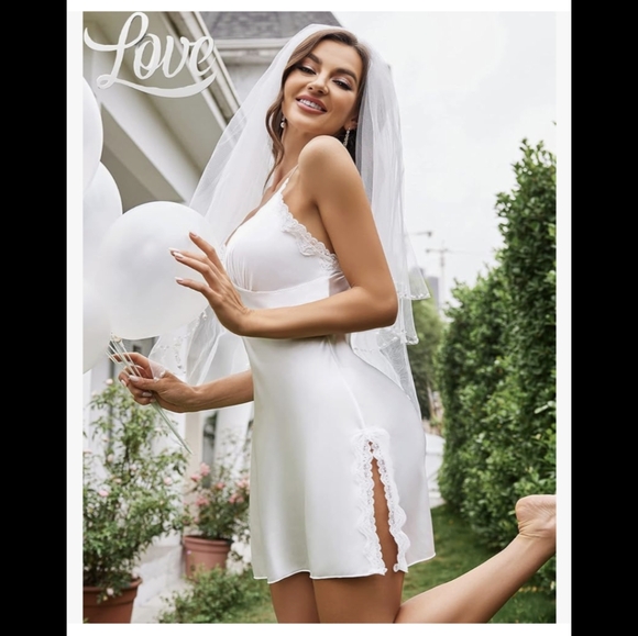 Silk Lingerie - Picture 4 of 6